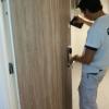 Infeeld revestimiento de puerta vieja con imitacion a madera