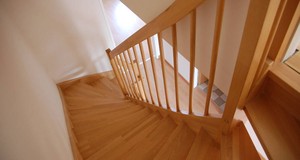 ¿Cuánto cuesta una escalera de madera? Precios en 2025