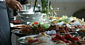 ¿Cuánto cuesta un servicio de catering para comunión?