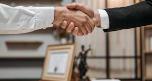 ¿Cuánto cuesta un abogado penalista? Precios en 2025