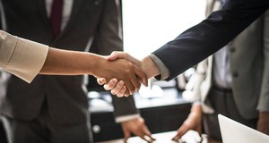 ¿Cuánto cuestan los honorarios de un abogado de extranjería? Precios en 2025