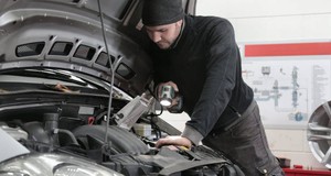 ¿Cuánto cuesta reparar el aire acondicionado del coche?