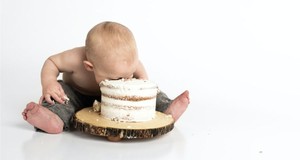 ¿Cuánto cuesta una sesión de fotos Smash Cake? Precios en 2025