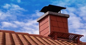 ¿Cuánto cuesta deshollinar una chimenea? Precios en 2025