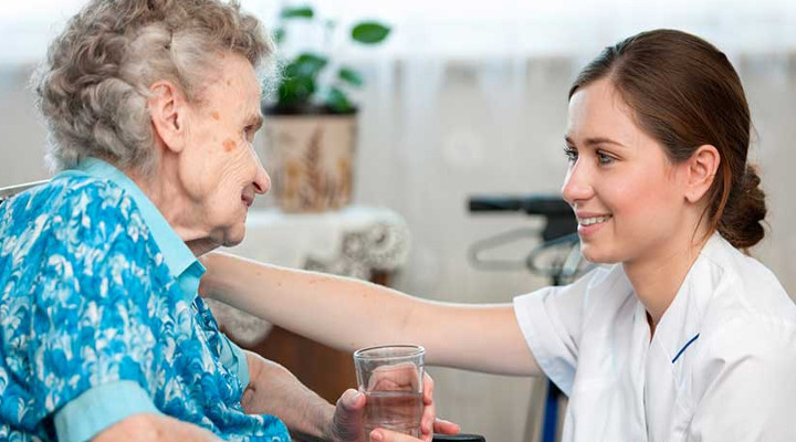 Cómo conseguir clientes como cuidador de ancianos