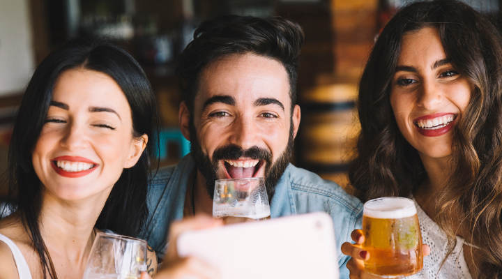 atraer clientes a un bar