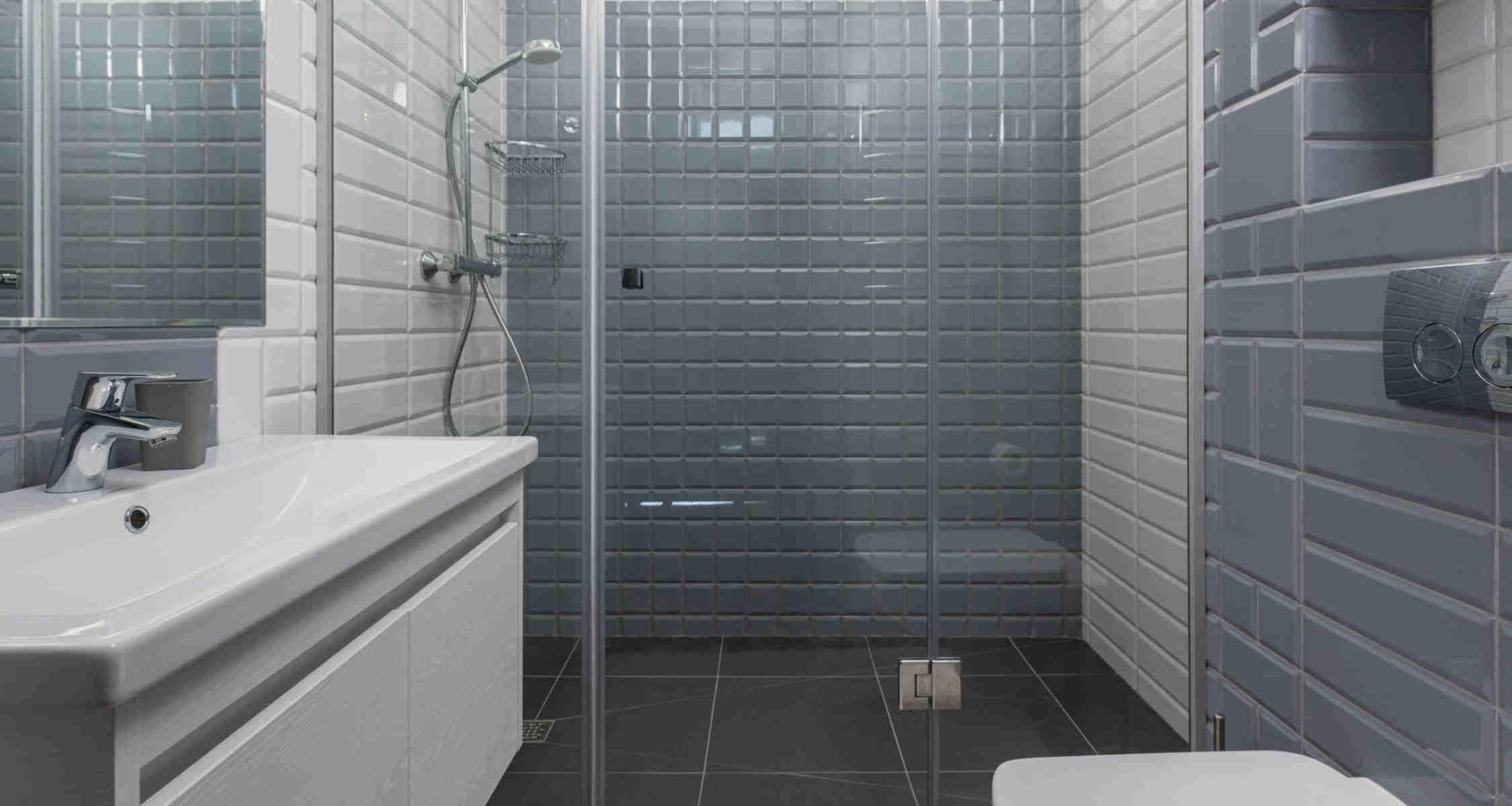 Azulejos de baño en gris