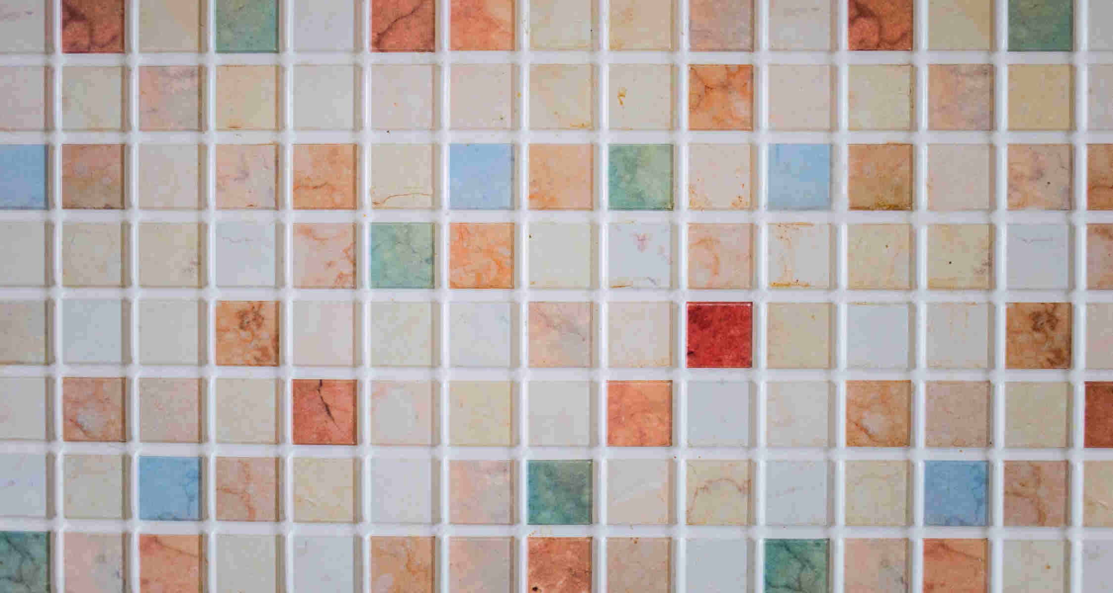 Cómo aplicar lechada en los azulejos del baño en 3 pasos