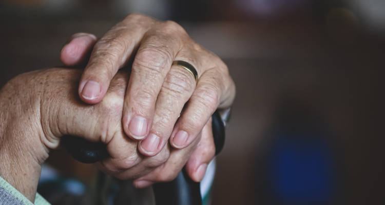 Cómo ser cuidador de ancianos