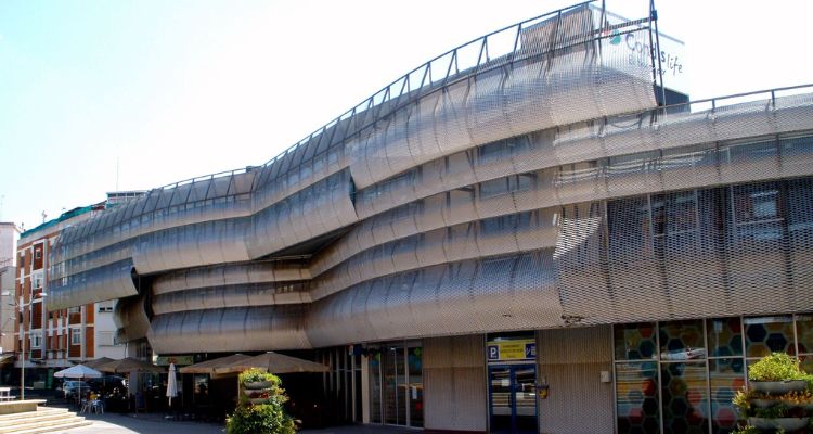 ¿Cuánto cuesta cambiar el suelo de una casa en Rubí?