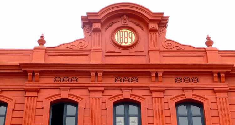 ¿Cuánto cuesta cambiar el suelo de una casa en Sabadell?