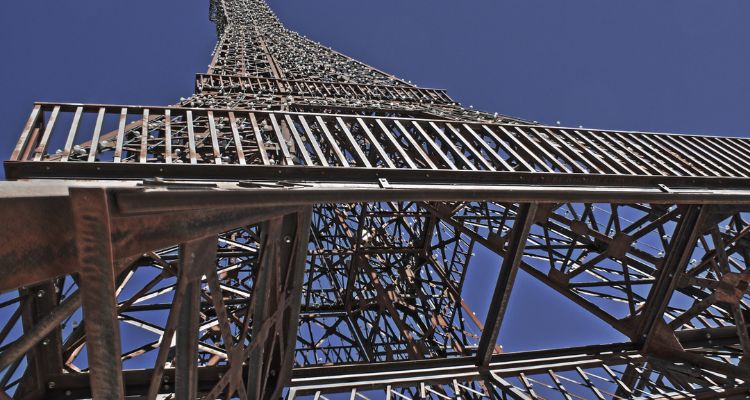 ¿Cuánto cuesta cambiar el suelo de una casa en Torrejón de Ardoz?