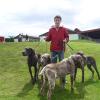 Yo con 10 años en la Exposición Canina de Asturias con varios ejemplares de Perdiguero de Burgos (2006).