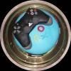 Tarta Play station con topper de mando hecho en bizcocho y cubierto en fondant 