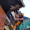 Picado de zonas de riesgo en fachadas bajo balcones 