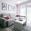 {Decoración de salón, Getafe 2020}  Zona de estar, con sofá para muchas personas y mucho Netflix, mesa elevable y estilo nórdico.