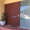 Puerta trespa vivienda unifamiliar