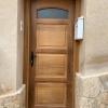 Puerta exterior de madera de iroko