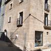 Obra pràcticament acabada façana amb pedres de grans dimensions rejuntades i col.locades amb calç. Alpicat. Lleida