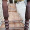 Colocación de baldosas en escalera exterior