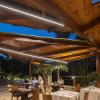 Hotel Swiss Moraira Alicante Pergolas de madera del restaurante gastronomico