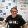 Realice trabajos de DJ en emisoras de radio