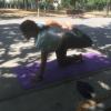 Clase de pilates al aire libre