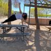 Clase de pilates al aire libre