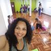 Dando clases de yoga