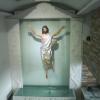 Santuario en PLADUR vidrio y  fuente de agua al respaldo del Santísimo 