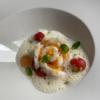 Bacalao con espuma de chardonnay, salsa de yema y gel de tomate