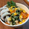 Plato Thai: Sopa de pollo, vegetales y leche de coco
