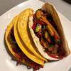 Plato Mexicano: Gatos negros con tortillas de maíz y trigo