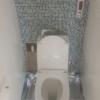 Colocación de suelo vinílico en baño de reducido tamaño