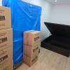 Cajas reforzadas y fundas de colchón: protección y etiquetado por estancias.