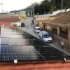 Instalación de placas solares en un tejado de Granada