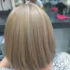 Mechas a platina y peinado