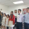 Felicitando a los participantes