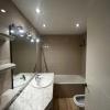 Baño alicatado en tono beige en Reus - LUCMAR URBA