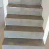 Revestimiento de escalera con microcemento.