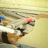 Desacople de tubería de multicapa, afectando zona de despacho, realizando nuevos acoples con máquina de multicapa