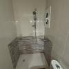Reforma de baño: instalación de plato de ducha, grifería y revestimiento cerámico.