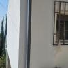 Instalación de reja y vierteaguas