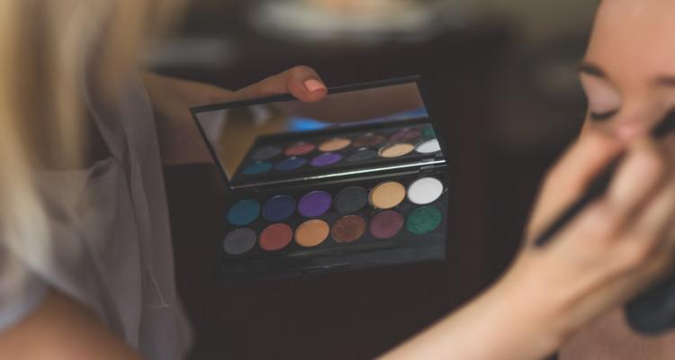 Cómo ser Maquilladora a Domicilio: Plan de Negocio