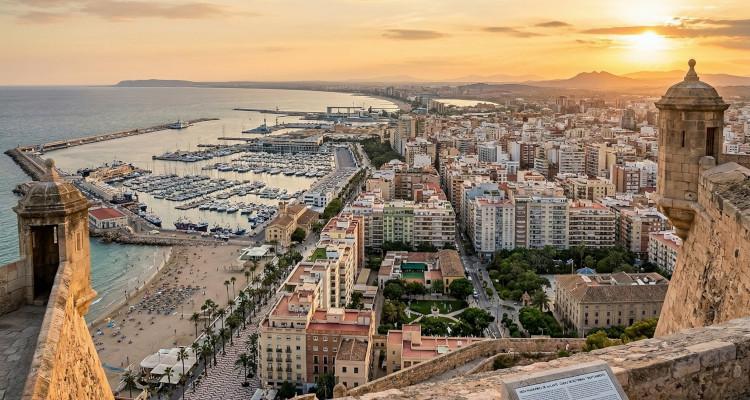 Alicante se divide entre barrios que reforman para invertir y zonas donde predomina el mantenimiento del hogar