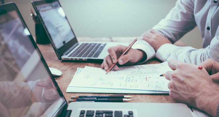 Cómo ser asesor financiero: Requisitos y formación