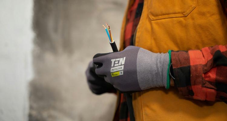 Cuando llamar a un electricista cuesta como un menú Michelin en Alicante